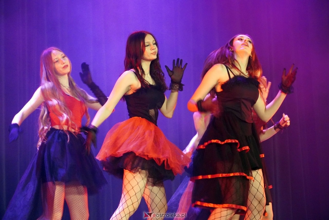 Zespół Tańca Współczesnego De-eM przywitał lato w rytmie K-popu! [16.06.2024] - zdjęcie #69 - eOstroleka.pl