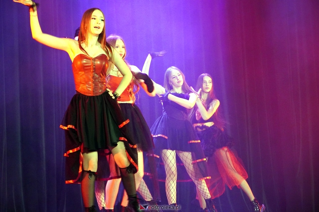 Zespół Tańca Współczesnego De-eM przywitał lato w rytmie K-popu! [16.06.2024] - zdjęcie #67 - eOstroleka.pl