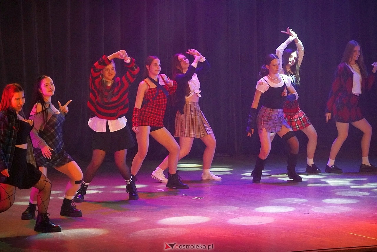 Zespół Tańca Współczesnego De-eM przywitał lato w rytmie K-popu! [16.06.2024] - zdjęcie #52 - eOstroleka.pl