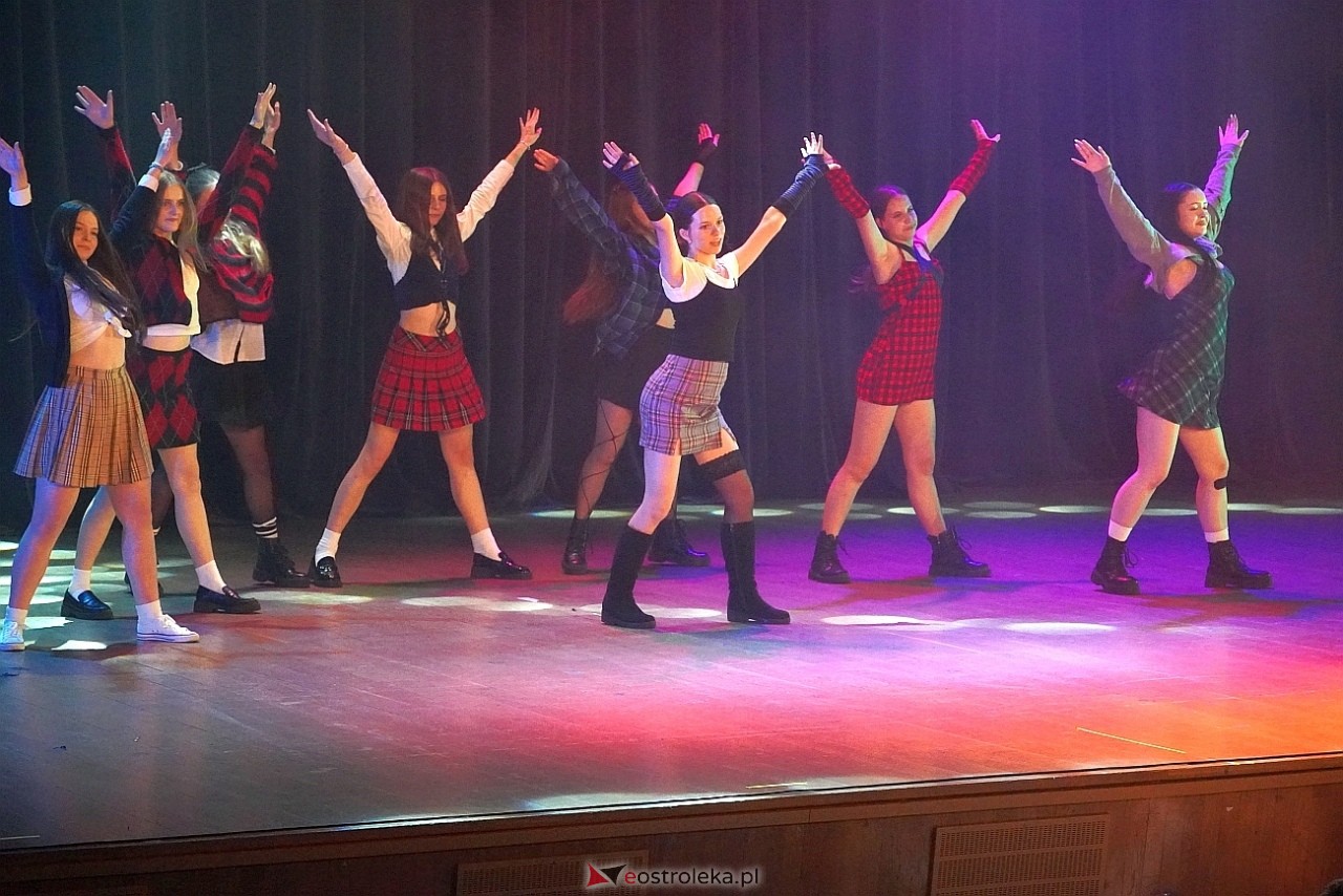 Zespół Tańca Współczesnego De-eM przywitał lato w rytmie K-popu! [16.06.2024] - zdjęcie #48 - eOstroleka.pl