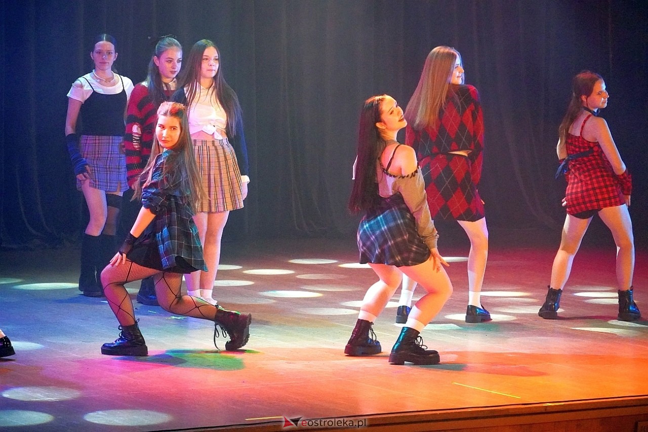 Zespół Tańca Współczesnego De-eM przywitał lato w rytmie K-popu! [16.06.2024] - zdjęcie #46 - eOstroleka.pl