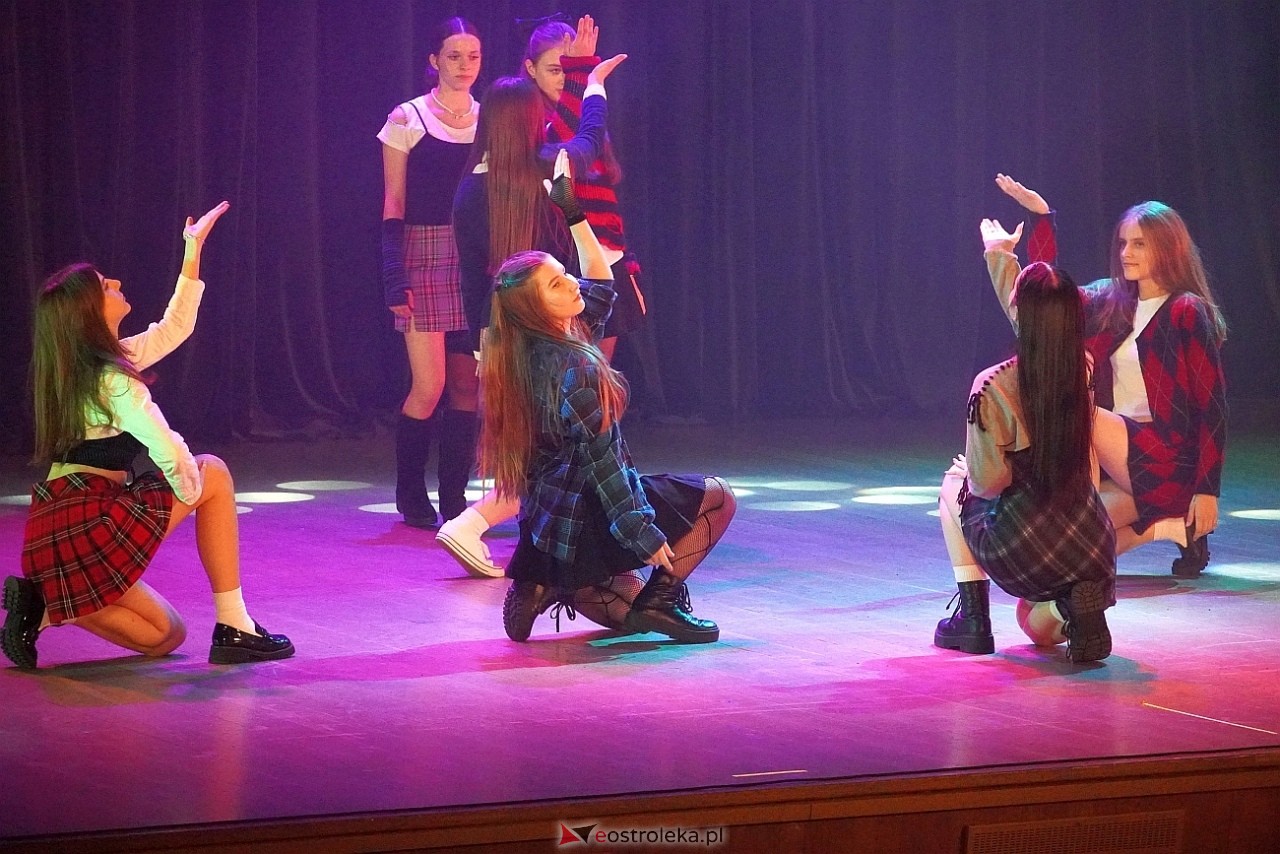 Zespół Tańca Współczesnego De-eM przywitał lato w rytmie K-popu! [16.06.2024] - zdjęcie #45 - eOstroleka.pl