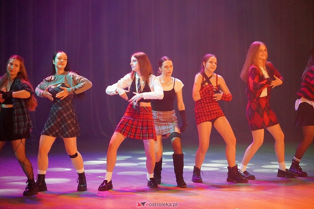 Zespół Tańca Współczesnego De-eM przywitał lato w rytmie K-popu! [16.06.2024] - zdjęcie #43 - eOstroleka.pl