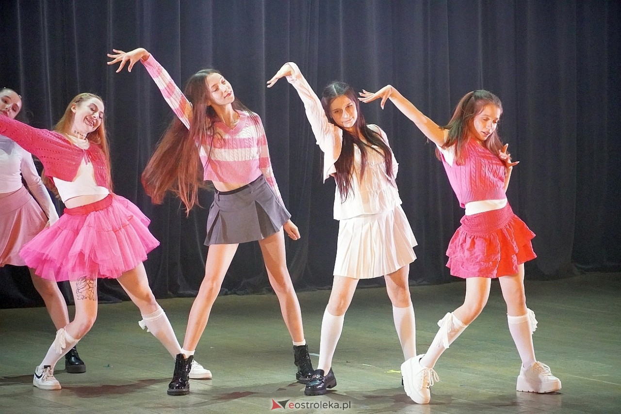 Zespół Tańca Współczesnego De-eM przywitał lato w rytmie K-popu! [16.06.2024] - zdjęcie #42 - eOstroleka.pl