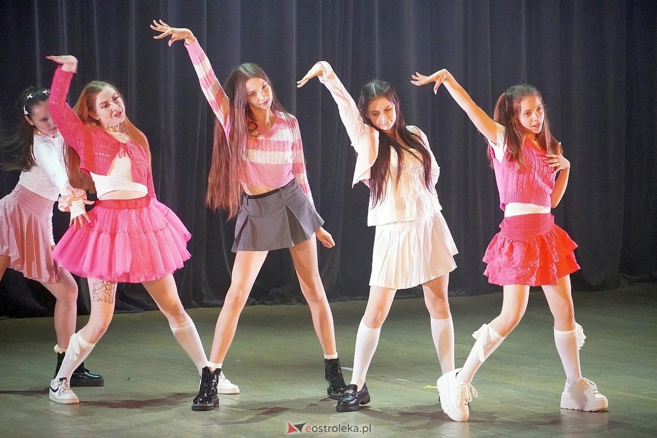 Zespół Tańca Współczesnego De-eM przywitał lato w rytmie K-popu! [16.06.2024] - zdjęcie #41 - eOstroleka.pl