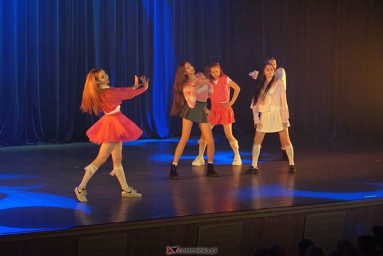 Zespół Tańca Współczesnego De-eM przywitał lato w rytmie K-popu! [16.06.2024] - zdjęcie #36 - eOstroleka.pl