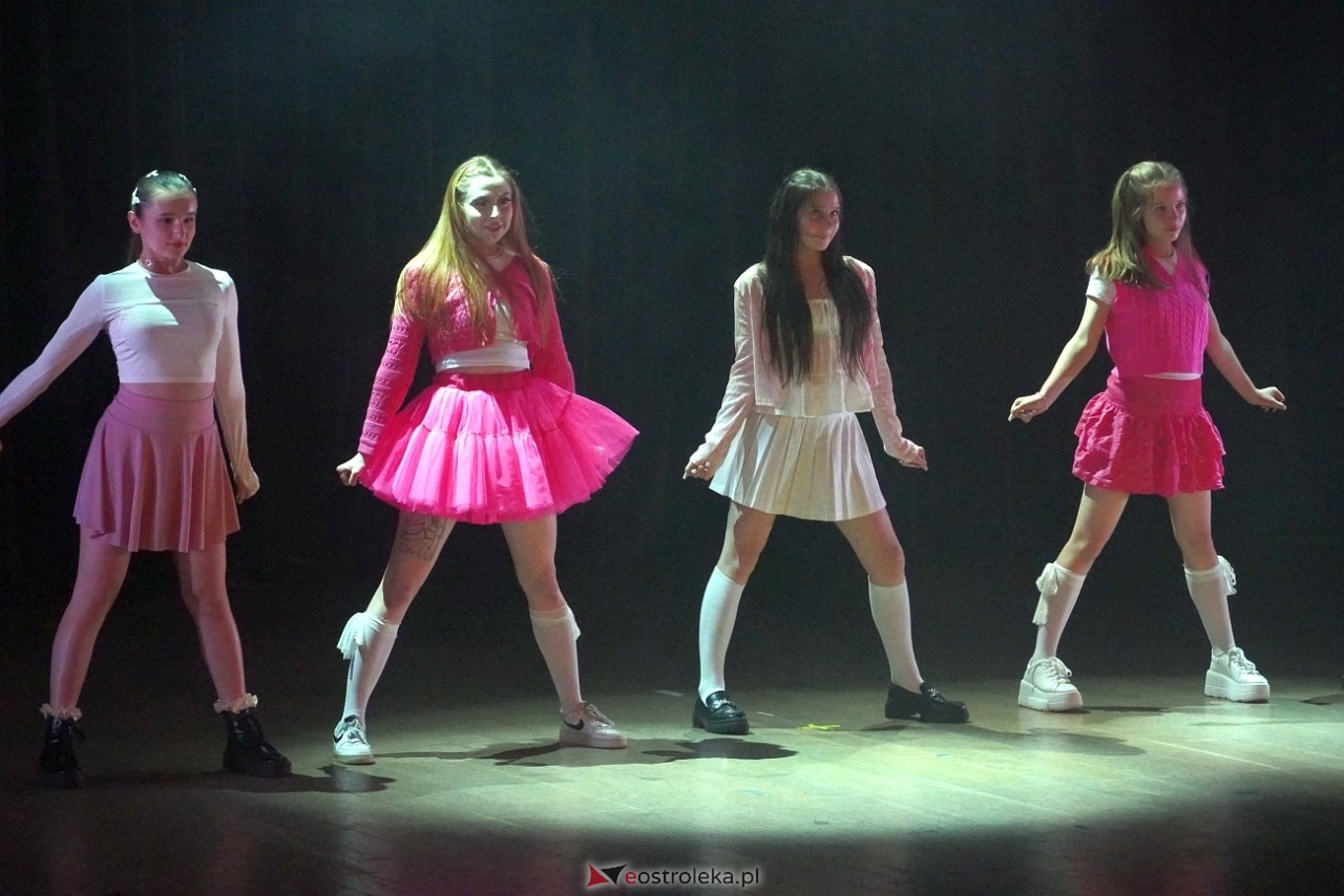 Zespół Tańca Współczesnego De-eM przywitał lato w rytmie K-popu! [16.06.2024] - zdjęcie #34 - eOstroleka.pl