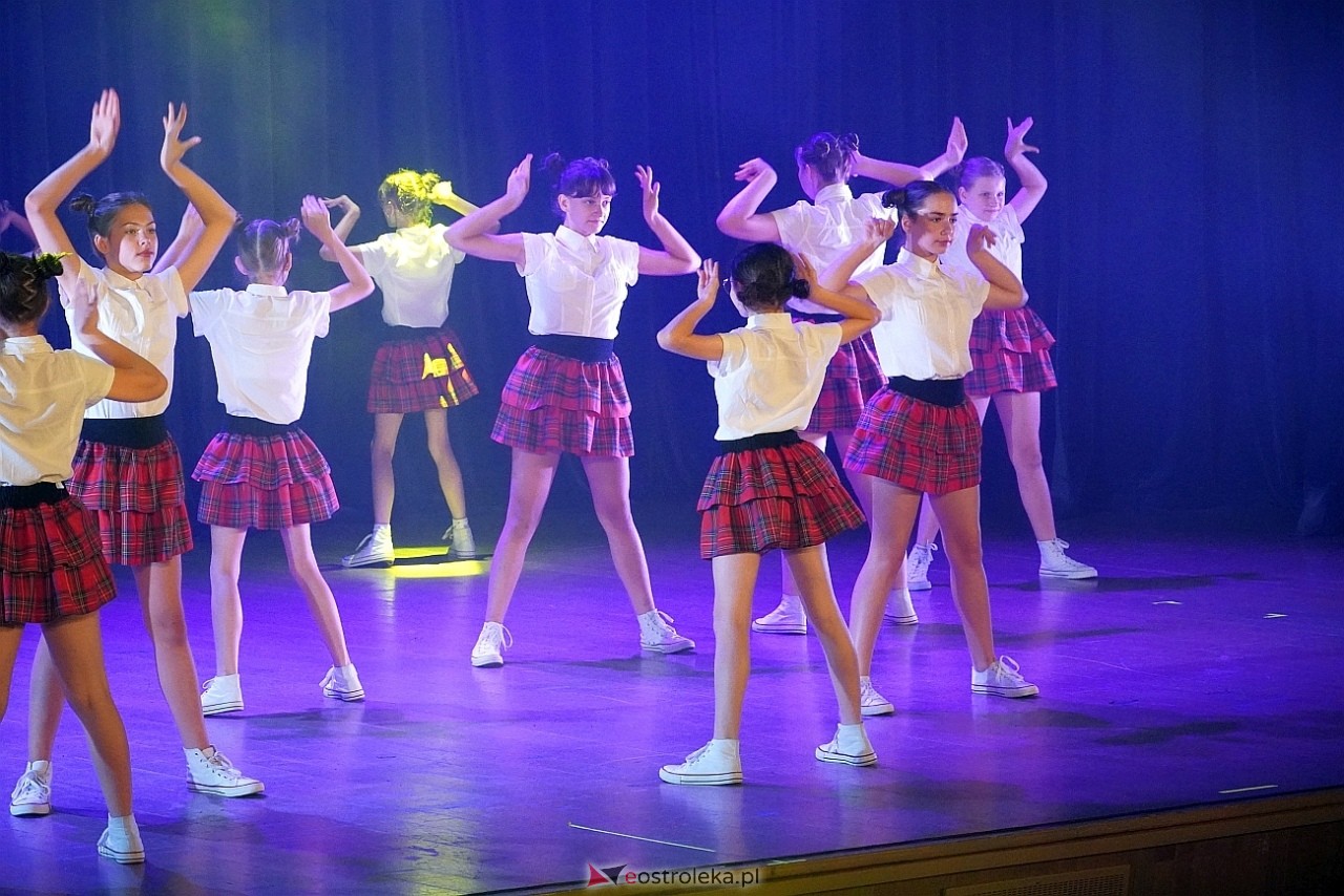 Zespół Tańca Współczesnego De-eM przywitał lato w rytmie K-popu! [16.06.2024] - zdjęcie #22 - eOstroleka.pl