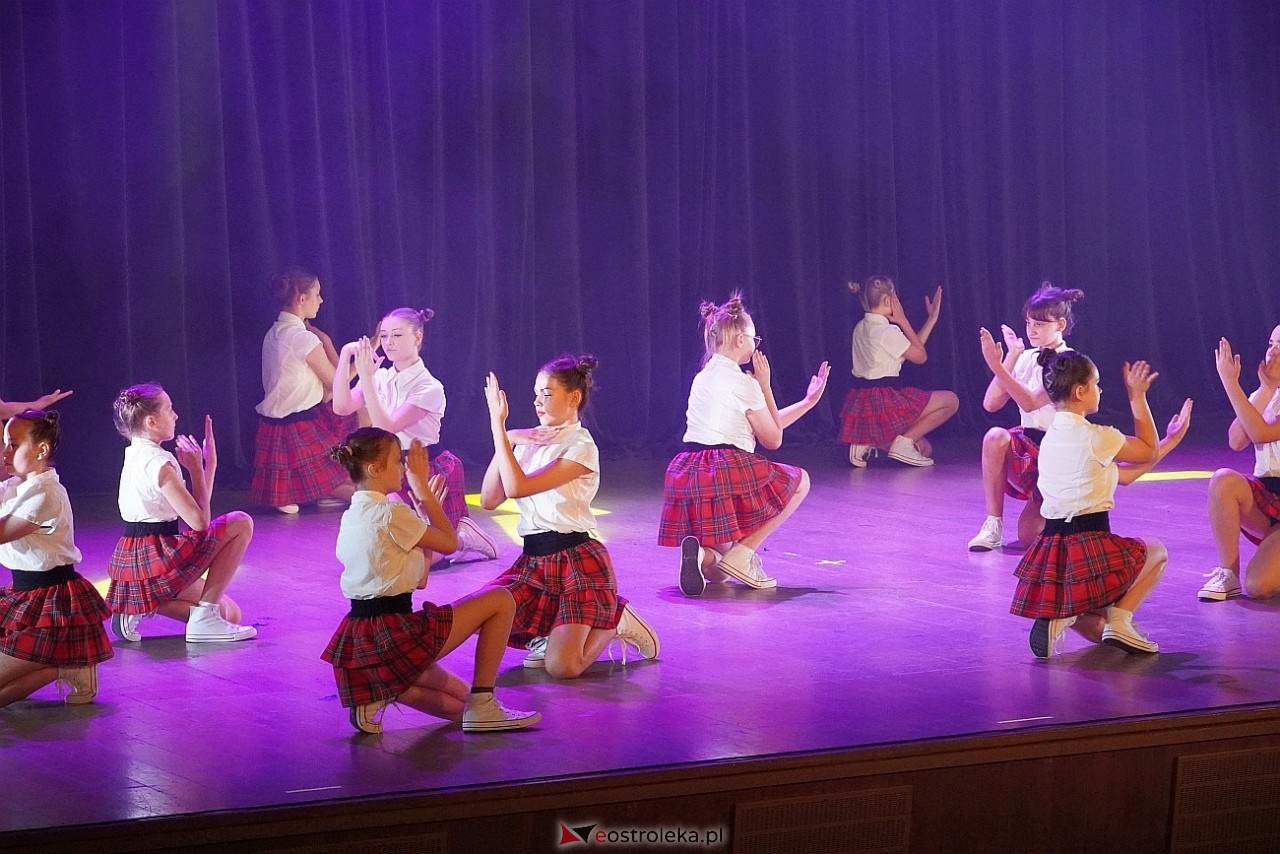 Zespół Tańca Współczesnego De-eM przywitał lato w rytmie K-popu! [16.06.2024] - zdjęcie #21 - eOstroleka.pl