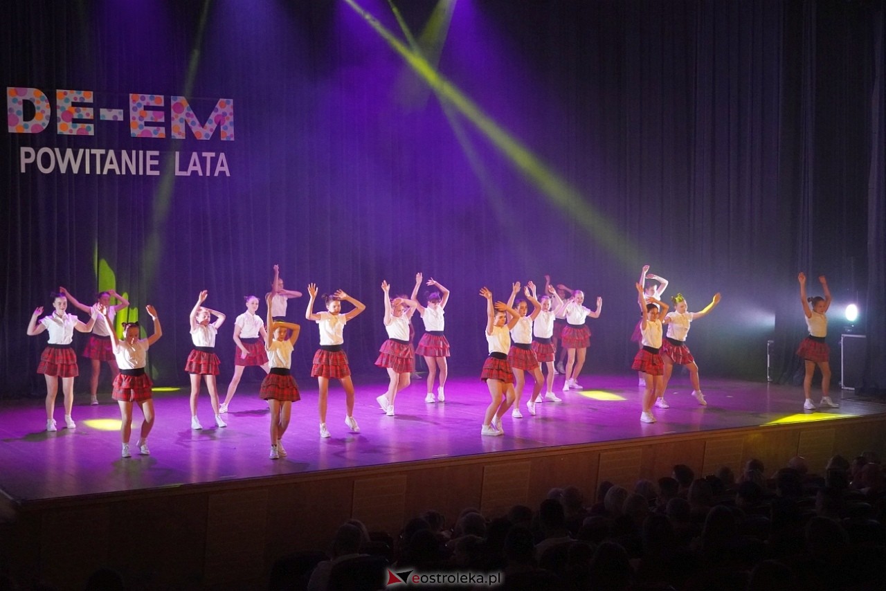 Zespół Tańca Współczesnego De-eM przywitał lato w rytmie K-popu! [16.06.2024] - zdjęcie #18 - eOstroleka.pl