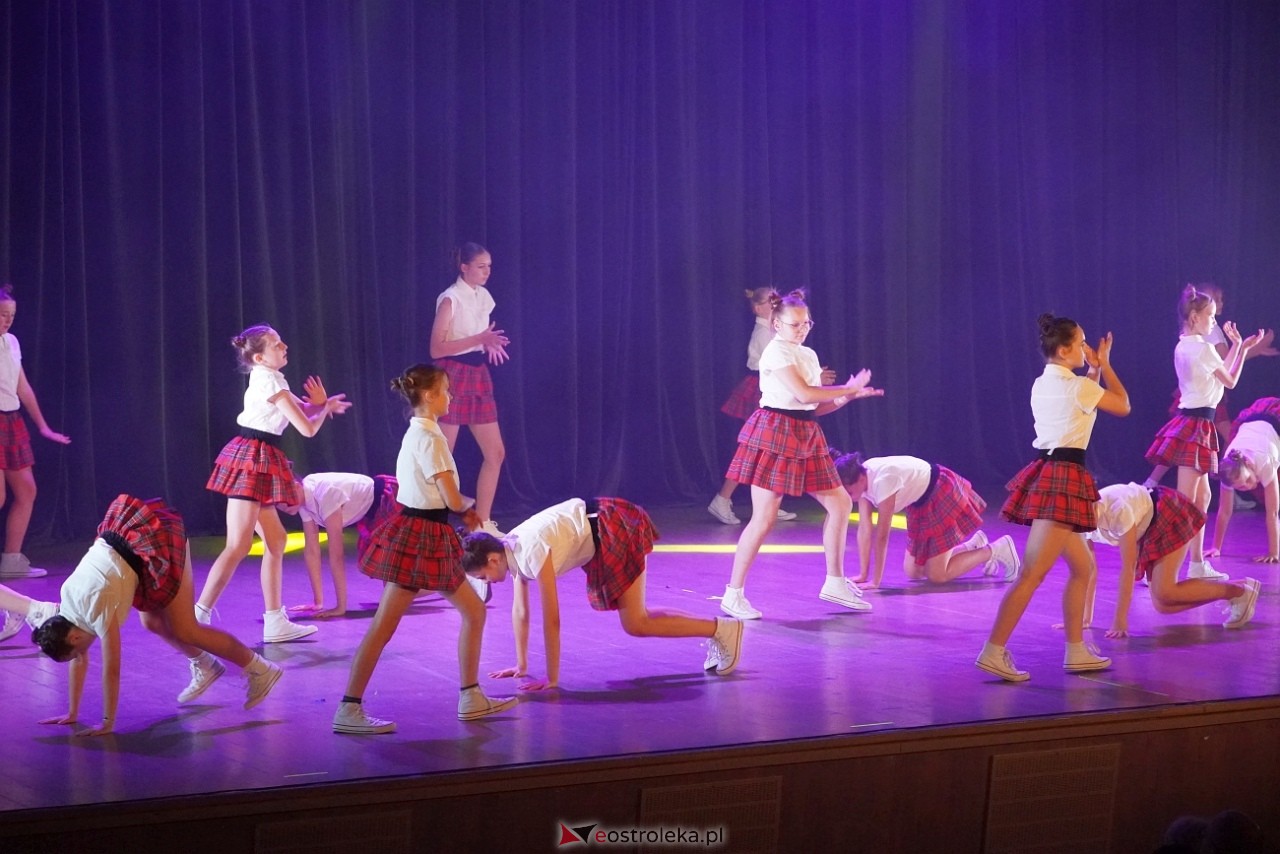 Zespół Tańca Współczesnego De-eM przywitał lato w rytmie K-popu! [16.06.2024] - zdjęcie #15 - eOstroleka.pl
