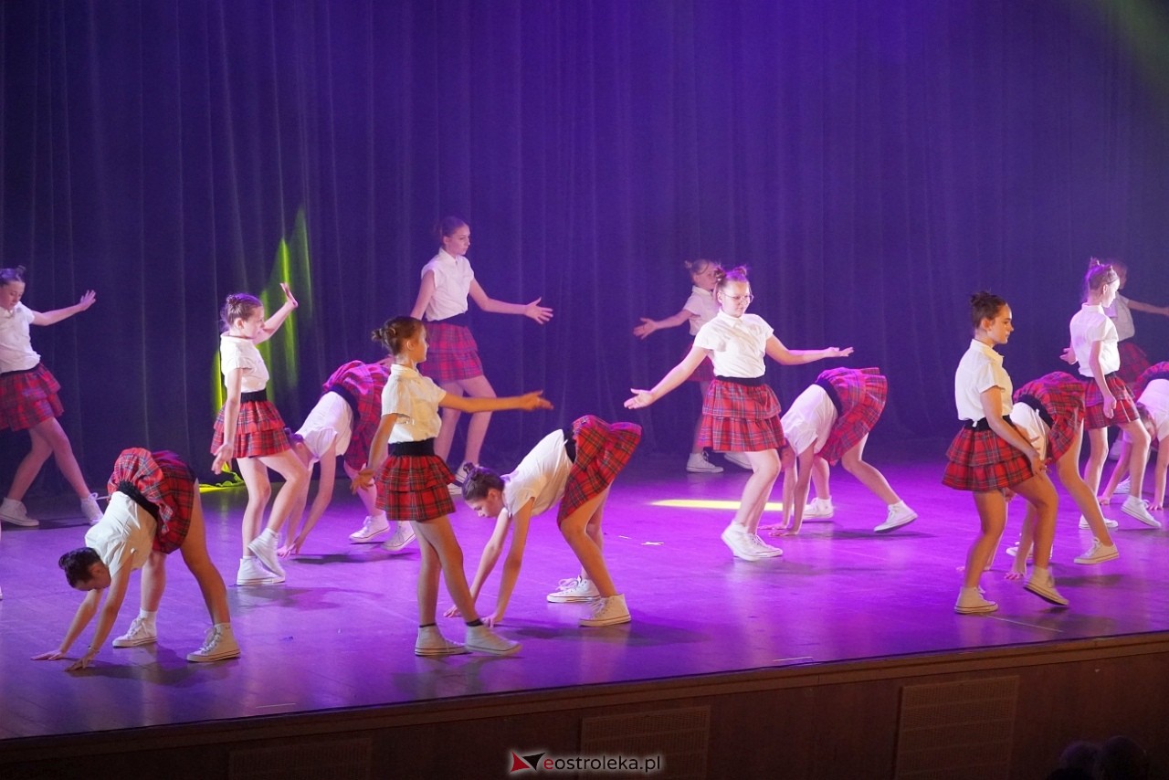 Zespół Tańca Współczesnego De-eM przywitał lato w rytmie K-popu! [16.06.2024] - zdjęcie #14 - eOstroleka.pl