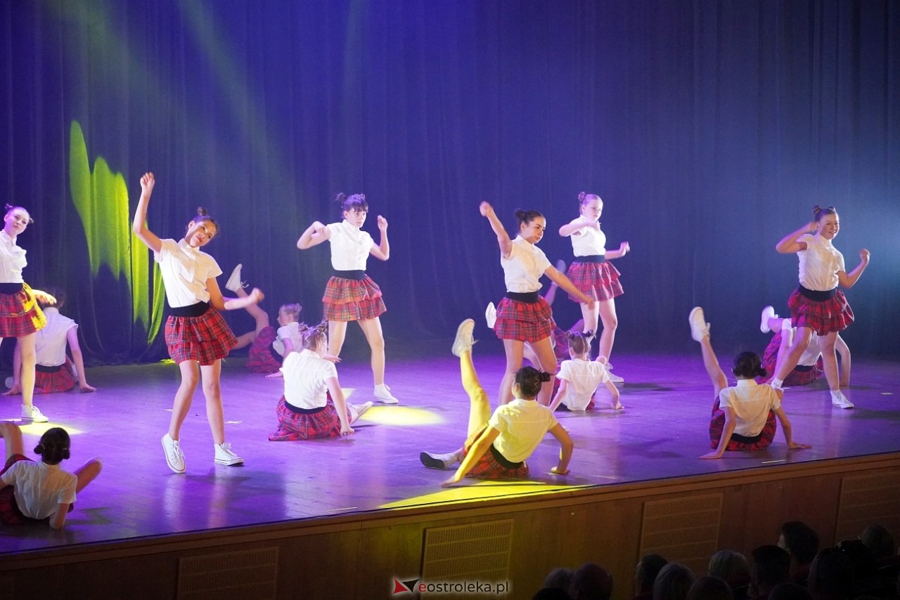 Zespół Tańca Współczesnego De-eM przywitał lato w rytmie K-popu! [16.06.2024] - zdjęcie #13 - eOstroleka.pl