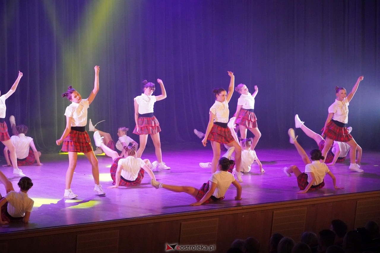 Zespół Tańca Współczesnego De-eM przywitał lato w rytmie K-popu! [16.06.2024] - zdjęcie #12 - eOstroleka.pl