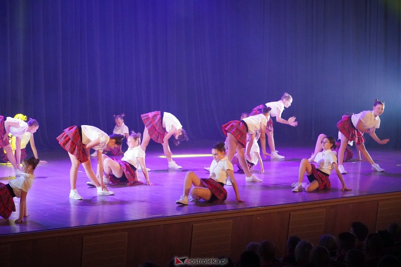 Zespół Tańca Współczesnego De-eM przywitał lato w rytmie K-popu! [16.06.2024] - zdjęcie #11 - eOstroleka.pl