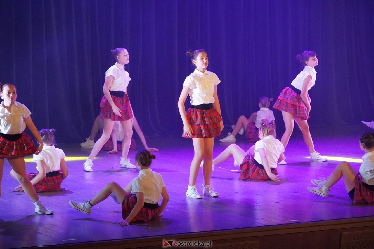Zespół Tańca Współczesnego De-eM przywitał lato w rytmie K-popu! [16.06.2024] - zdjęcie #10 - eOstroleka.pl