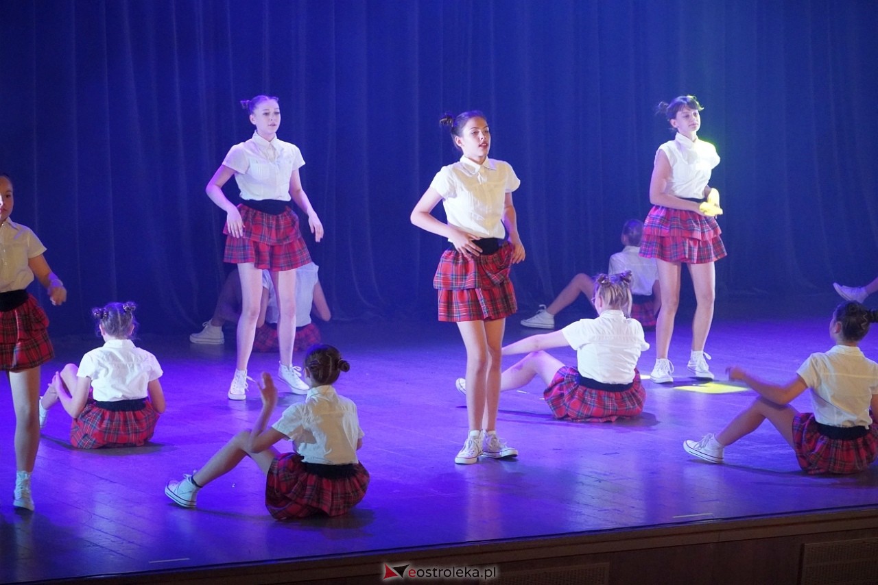 Zespół Tańca Współczesnego De-eM przywitał lato w rytmie K-popu! [16.06.2024] - zdjęcie #9 - eOstroleka.pl