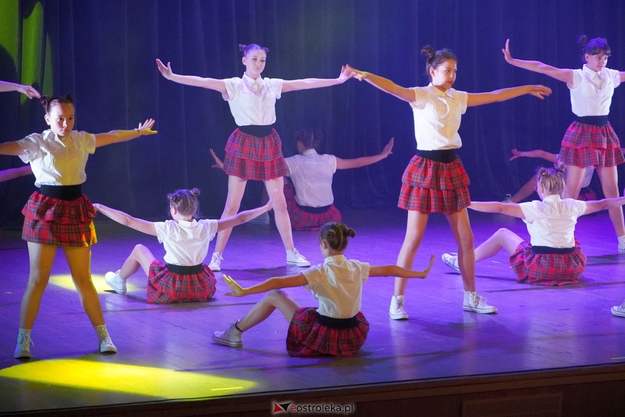 Zespół Tańca Współczesnego De-eM przywitał lato w rytmie K-popu! [16.06.2024] - zdjęcie #8 - eOstroleka.pl