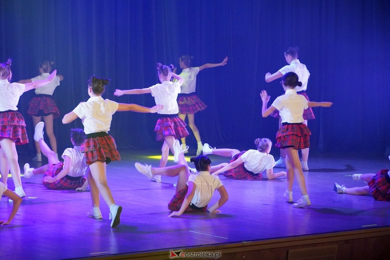 Zespół Tańca Współczesnego De-eM przywitał lato w rytmie K-popu! [16.06.2024] - zdjęcie #7 - eOstroleka.pl