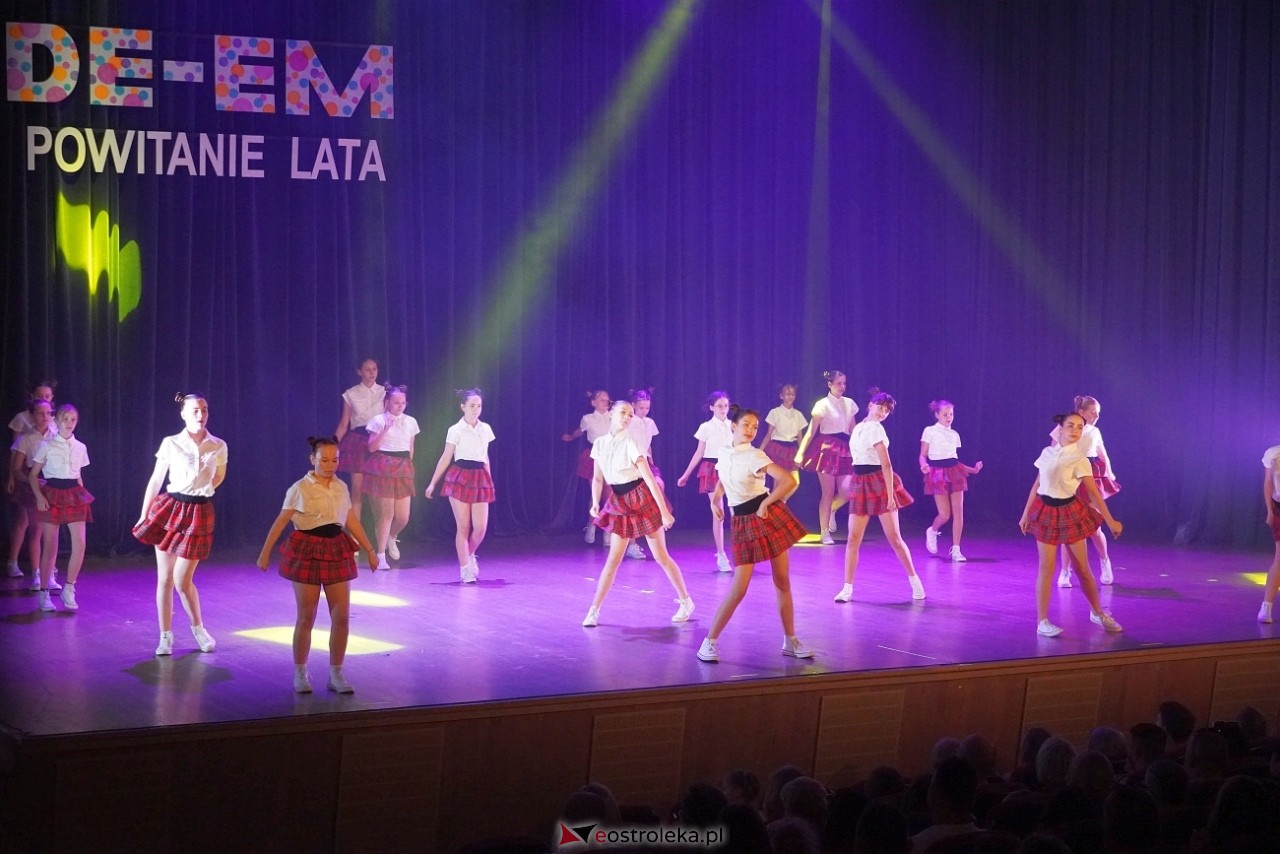 Zespół Tańca Współczesnego De-eM przywitał lato w rytmie K-popu! [16.06.2024] - zdjęcie #4 - eOstroleka.pl