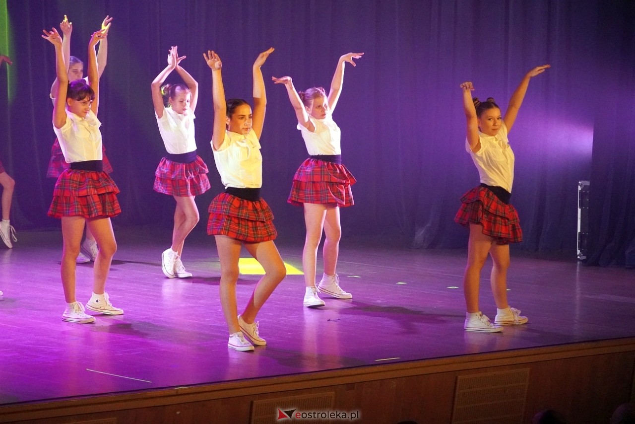 Zespół Tańca Współczesnego De-eM przywitał lato w rytmie K-popu! [16.06.2024] - zdjęcie #1 - eOstroleka.pl