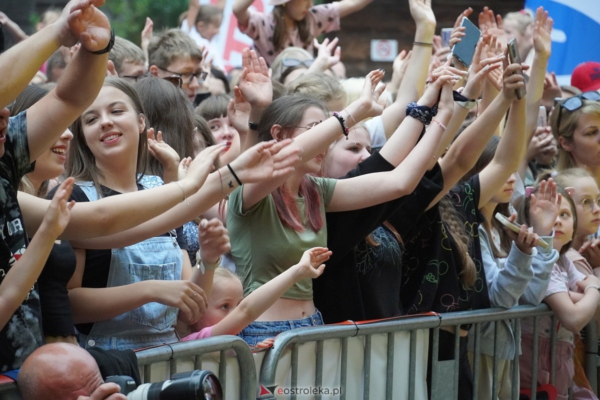 Wesele Kurpiowskie 2024 - koncert Cleo w Kadzidle [16.06.2024] - zdjęcie #54 - eOstroleka.pl