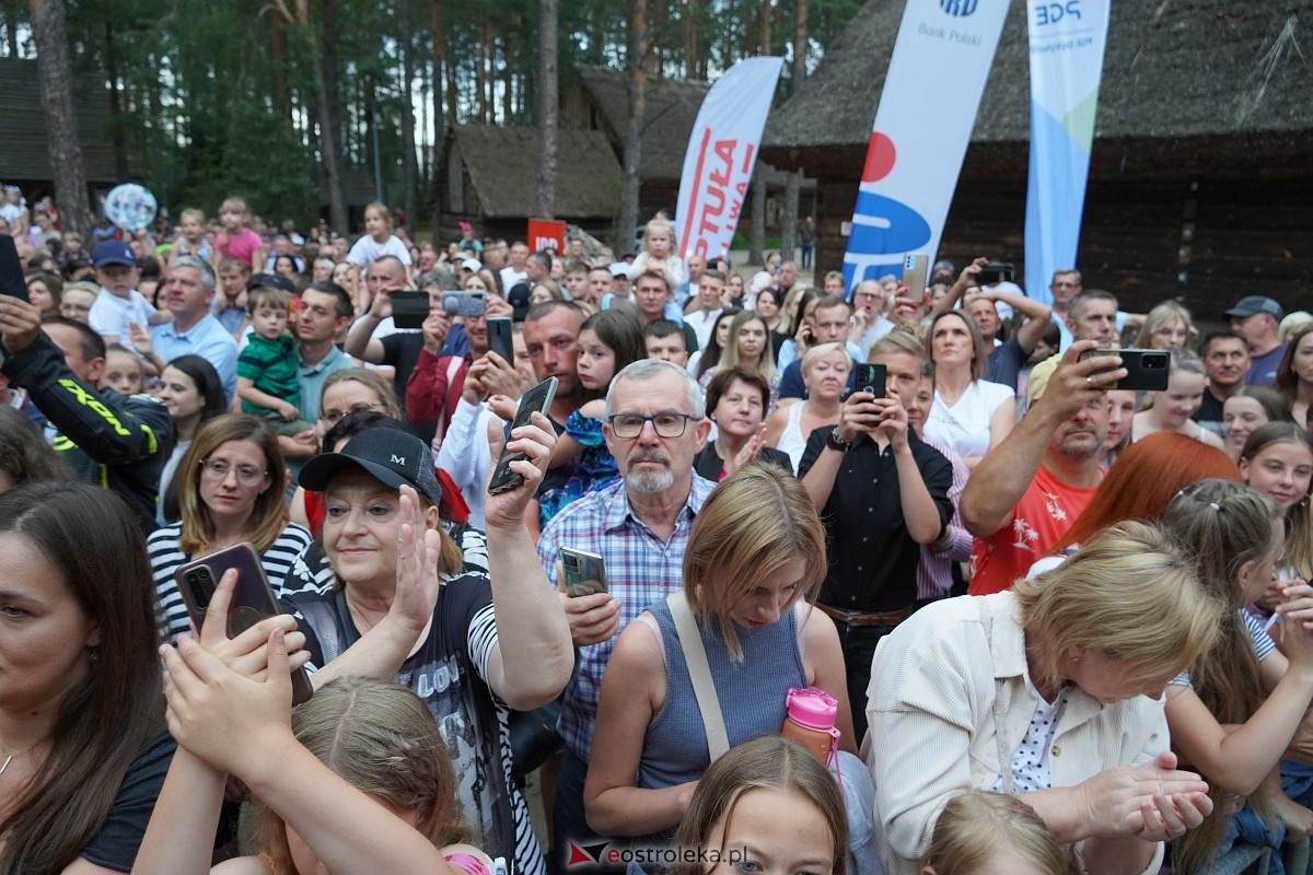 Wesele Kurpiowskie 2024 - koncert Cleo w Kadzidle [16.06.2024] - zdjęcie #36 - eOstroleka.pl