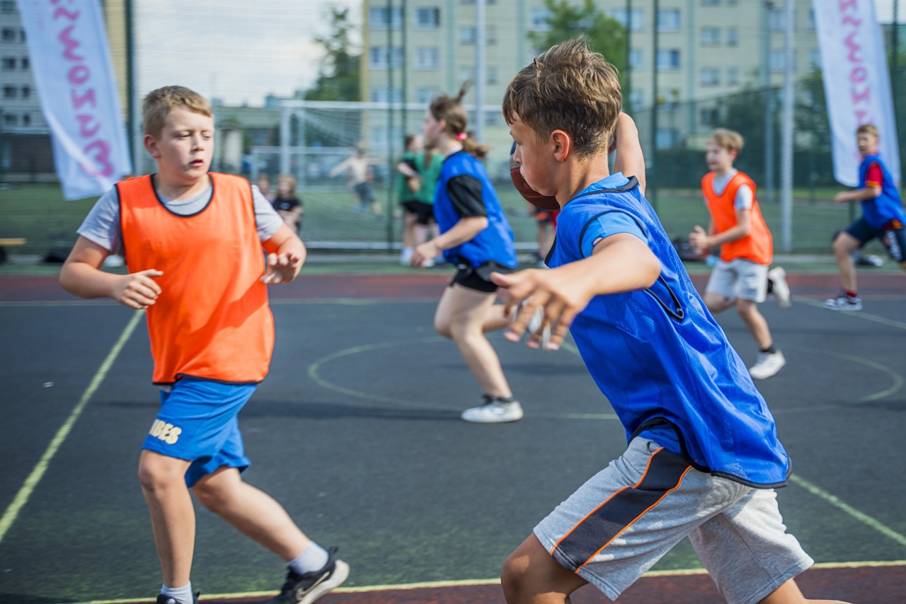 Święto Równości na Koszykarskim Parkiecie w SP 1  - zdjęcie #79 - eOstroleka.pl