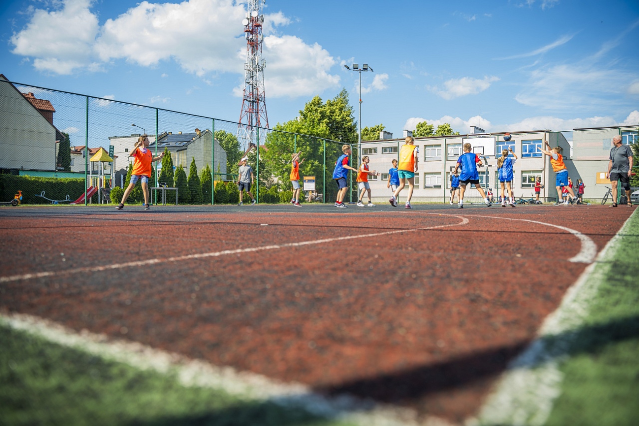 Święto Równości na Koszykarskim Parkiecie w SP 1  - zdjęcie #75 - eOstroleka.pl