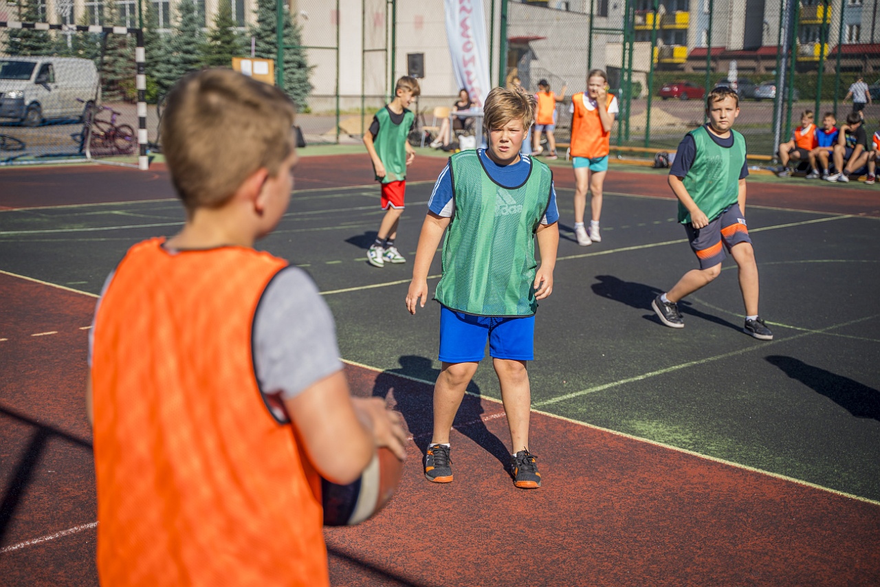 Święto Równości na Koszykarskim Parkiecie w SP 1  - zdjęcie #43 - eOstroleka.pl