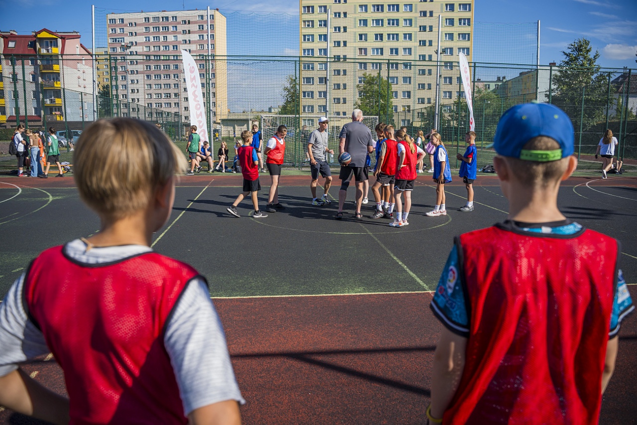 Święto Równości na Koszykarskim Parkiecie w SP 1  - zdjęcie #31 - eOstroleka.pl