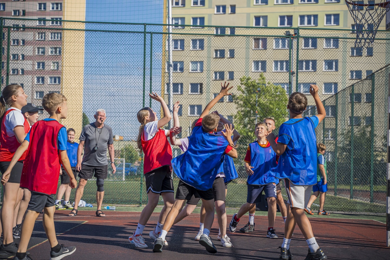 Święto Równości na Koszykarskim Parkiecie w SP 1  - zdjęcie #26 - eOstroleka.pl