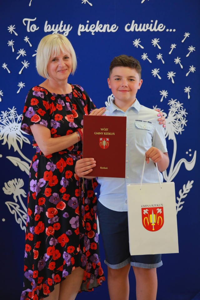 Nagrody dla najzdolniejszych uczniów z gminy Rzekuń [20.06.2024] - zdjęcie #11 - eOstroleka.pl