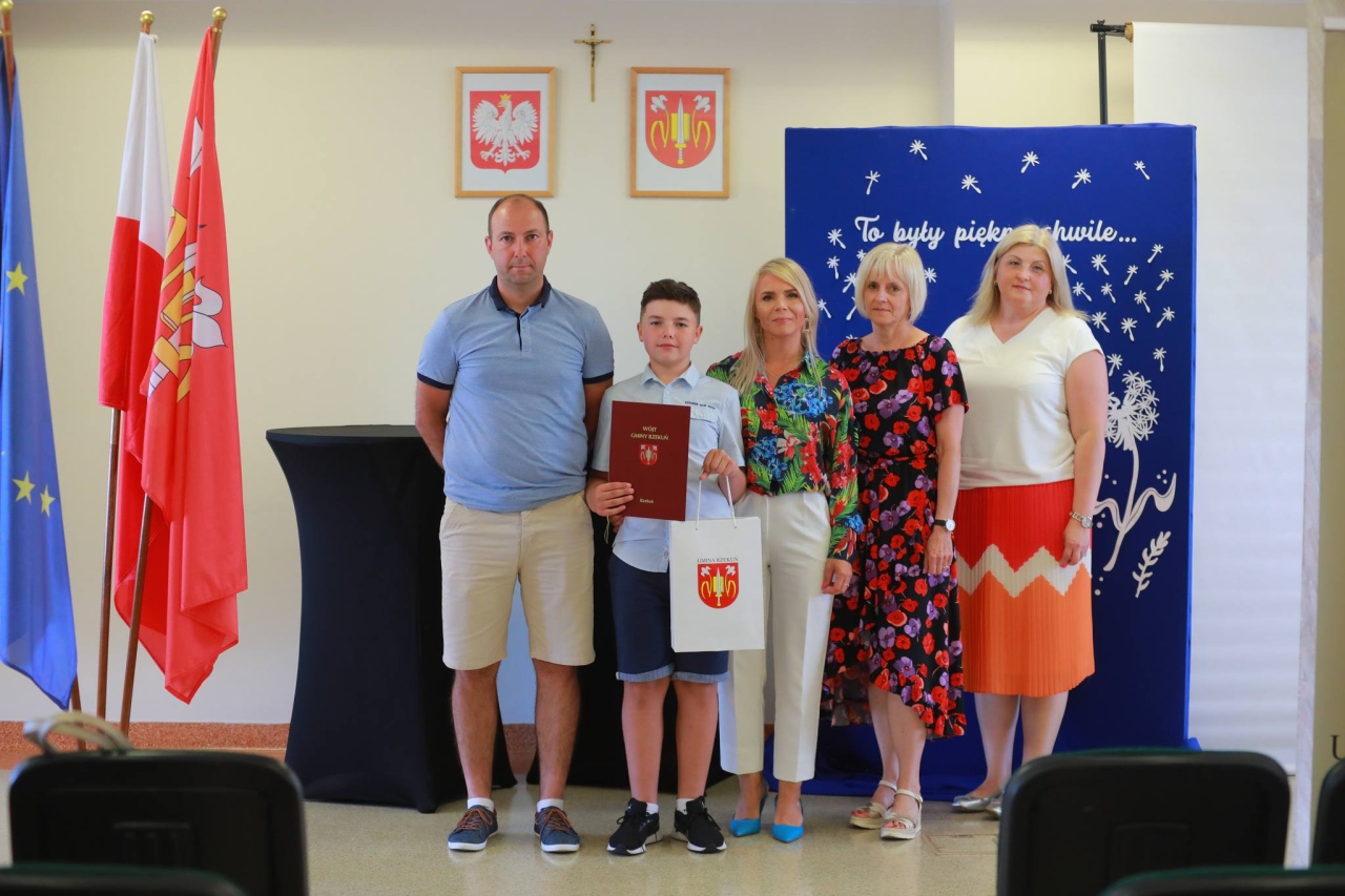 Nagrody dla najzdolniejszych uczniów z gminy Rzekuń [20.06.2024] - zdjęcie #12 - eOstroleka.pl