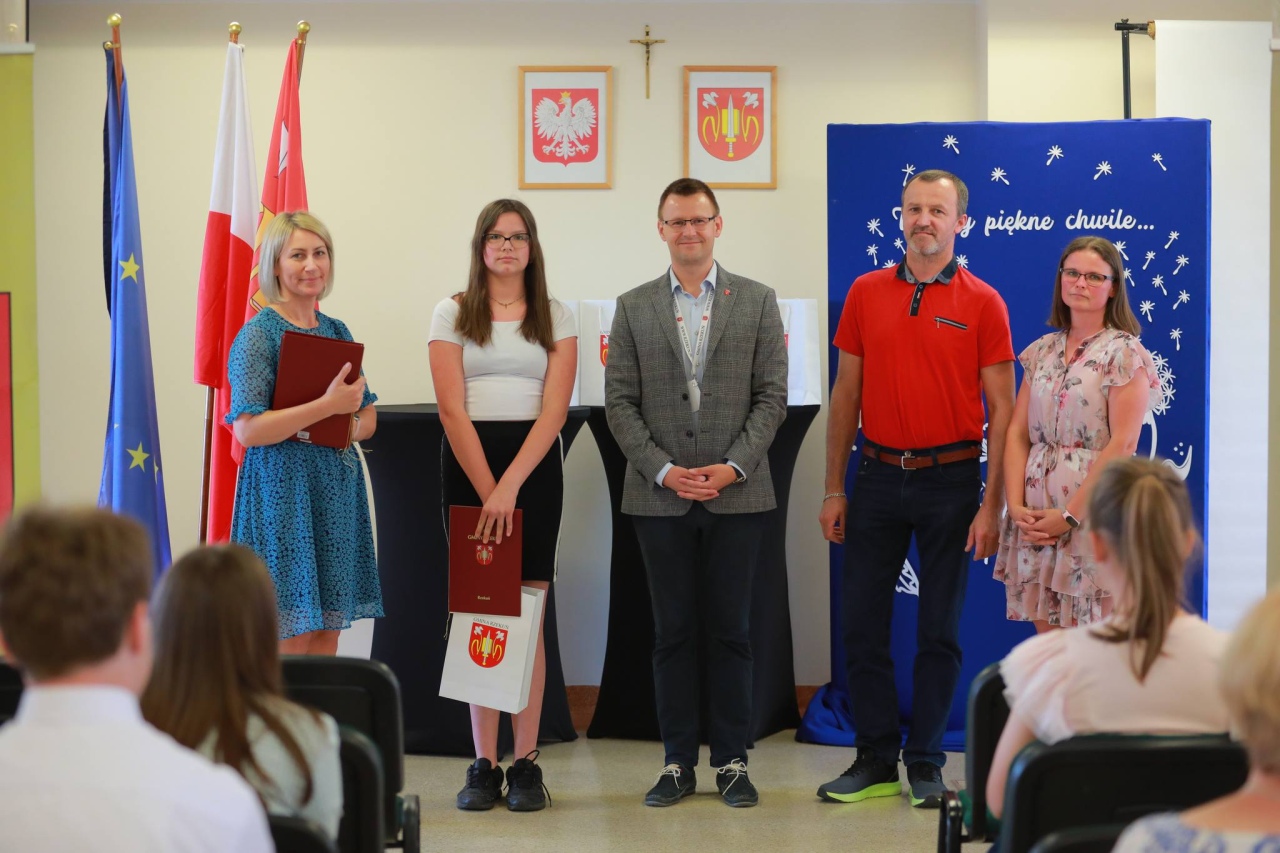 Nagrody dla najzdolniejszych uczniów z gminy Rzekuń [20.06.2024] - zdjęcie #6 - eOstroleka.pl