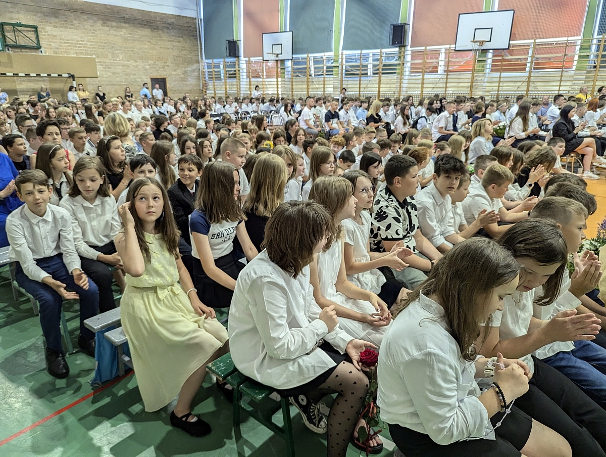 Zakończenie roku szkolnego w Szkole Podstawowej nr 5 w Ostrołęce [21.05.2024] - zdjęcie #103 - eOstroleka.pl