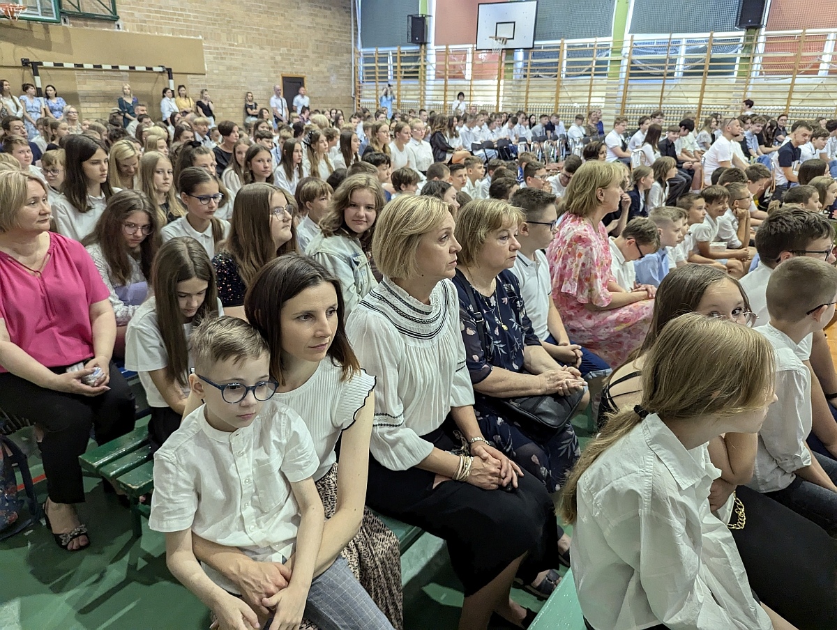 Zakończenie roku szkolnego w Szkole Podstawowej nr 5 w Ostrołęce [21.05.2024] - zdjęcie #98 - eOstroleka.pl