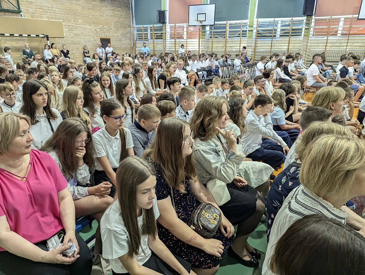 Zakończenie roku szkolnego w Szkole Podstawowej nr 5 w Ostrołęce [21.05.2024] - zdjęcie #97 - eOstroleka.pl
