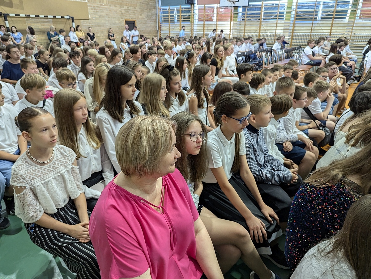 Zakończenie roku szkolnego w Szkole Podstawowej nr 5 w Ostrołęce [21.05.2024] - zdjęcie #96 - eOstroleka.pl