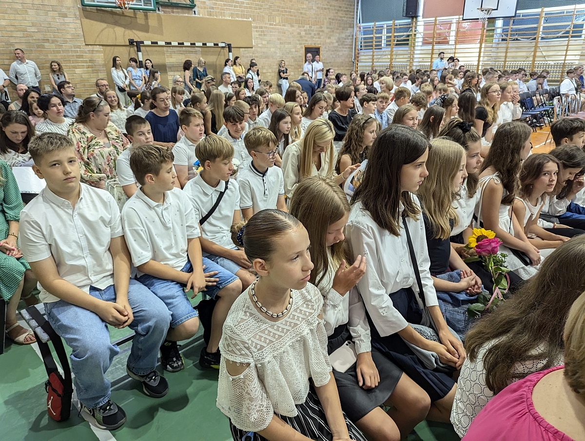 Zakończenie roku szkolnego w Szkole Podstawowej nr 5 w Ostrołęce [21.05.2024] - zdjęcie #95 - eOstroleka.pl