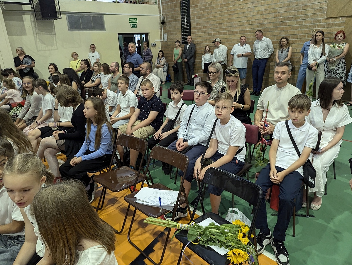 Zakończenie roku szkolnego w Szkole Podstawowej nr 5 w Ostrołęce [21.05.2024] - zdjęcie #92 - eOstroleka.pl