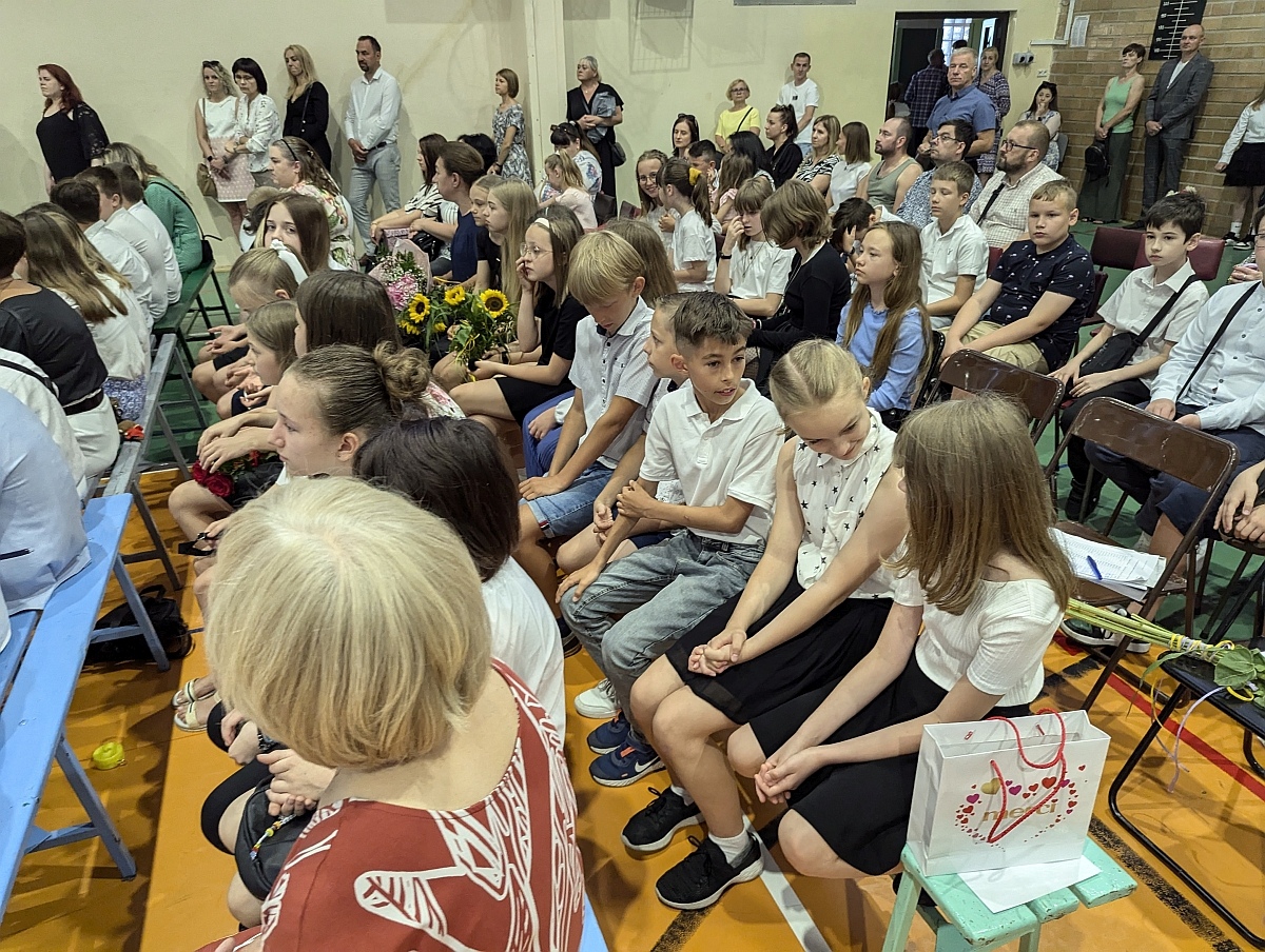 Zakończenie roku szkolnego w Szkole Podstawowej nr 5 w Ostrołęce [21.05.2024] - zdjęcie #91 - eOstroleka.pl