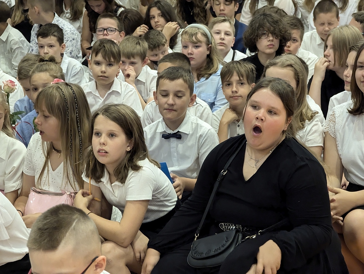 Zakończenie roku szkolnego w Szkole Podstawowej nr 5 w Ostrołęce [21.05.2024] - zdjęcie #64 - eOstroleka.pl