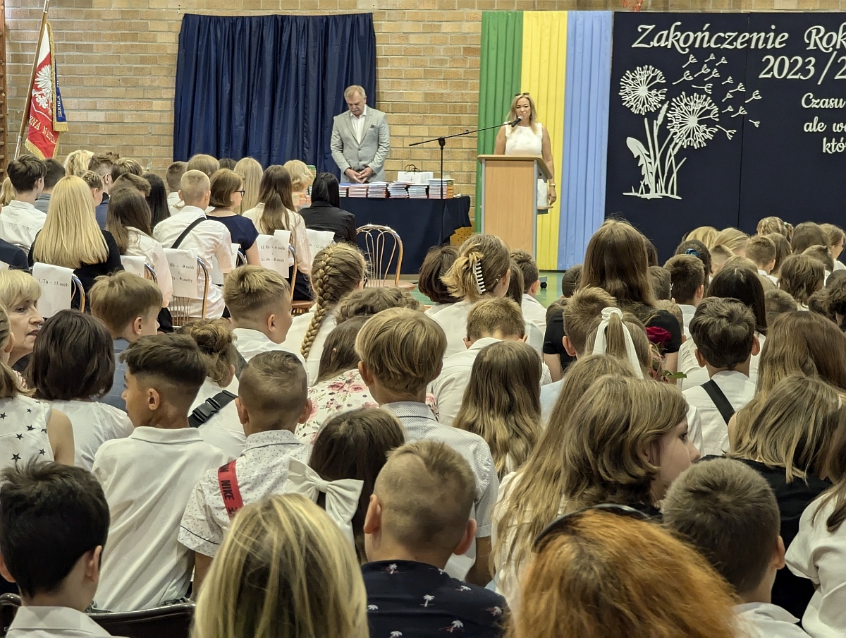 Zakończenie roku szkolnego w Szkole Podstawowej nr 5 w Ostrołęce [21.05.2024] - zdjęcie #61 - eOstroleka.pl