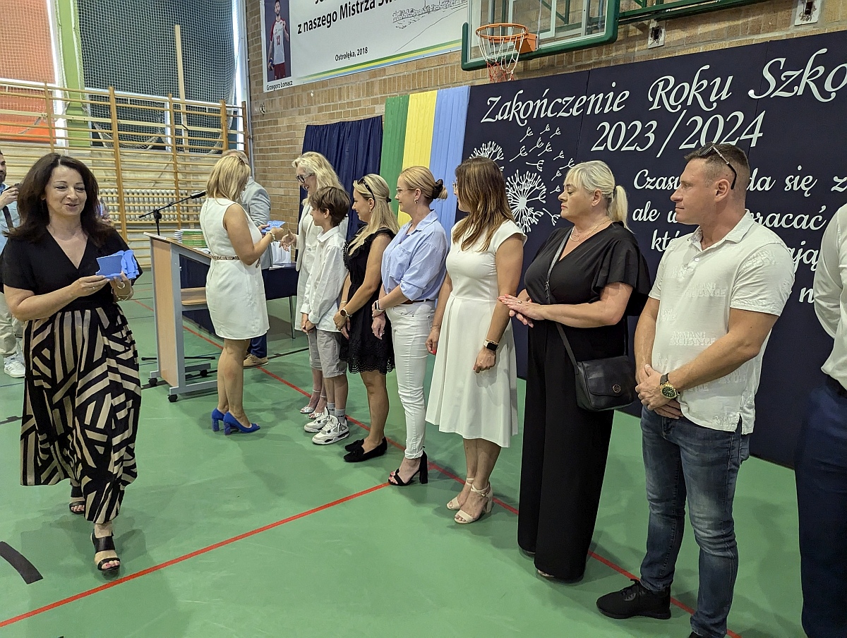 Zakończenie roku szkolnego w Szkole Podstawowej nr 5 w Ostrołęce [21.05.2024] - zdjęcie #59 - eOstroleka.pl
