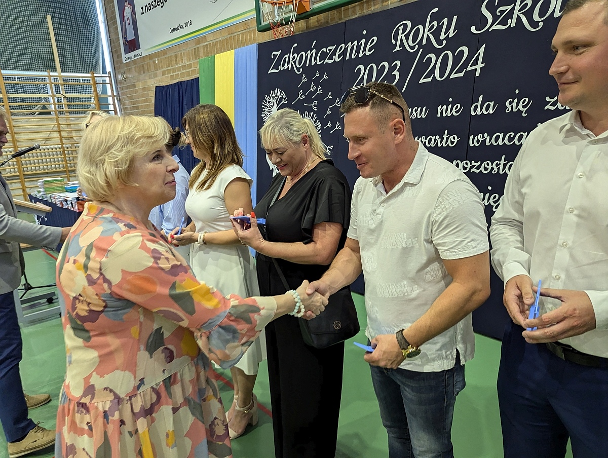 Zakończenie roku szkolnego w Szkole Podstawowej nr 5 w Ostrołęce [21.05.2024] - zdjęcie #52 - eOstroleka.pl