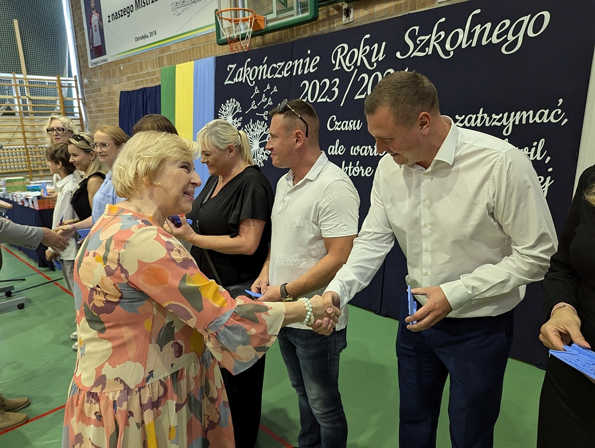 Zakończenie roku szkolnego w Szkole Podstawowej nr 5 w Ostrołęce [21.05.2024] - zdjęcie #51 - eOstroleka.pl