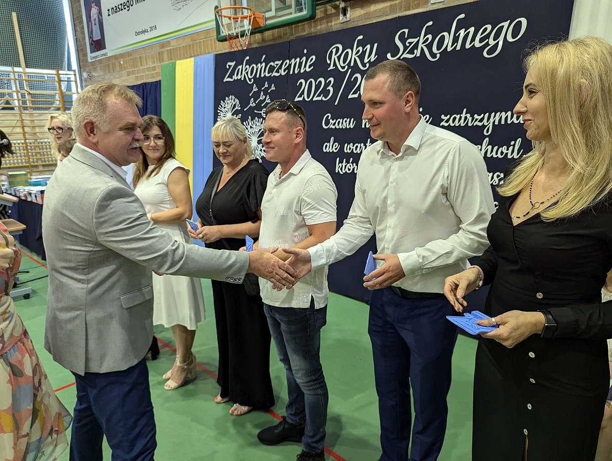 Zakończenie roku szkolnego w Szkole Podstawowej nr 5 w Ostrołęce [21.05.2024] - zdjęcie #49 - eOstroleka.pl