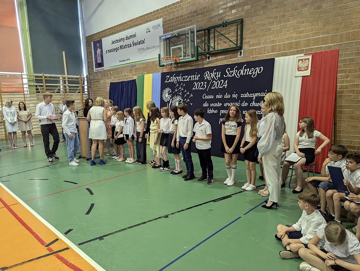Zakończenie roku szkolnego w Szkole Podstawowej nr 5 w Ostrołęce [21.05.2024] - zdjęcie #46 - eOstroleka.pl