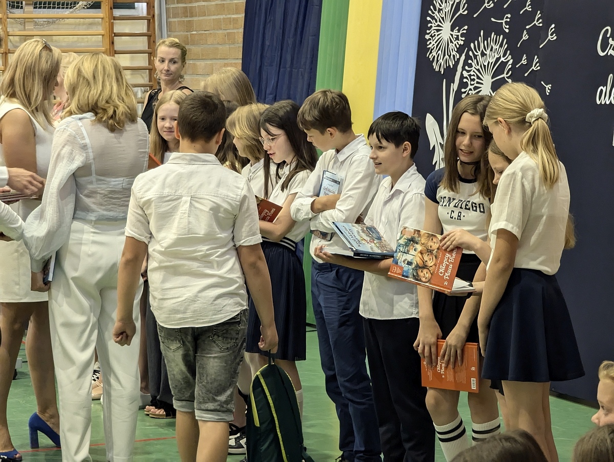 Zakończenie roku szkolnego w Szkole Podstawowej nr 5 w Ostrołęce [21.05.2024] - zdjęcie #42 - eOstroleka.pl